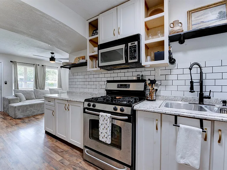 1121 Panama St — Photo 11