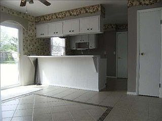 4th image of 190 Hillside Dr