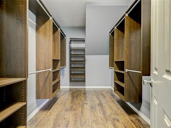 4th image of 1013 Marlow Ln