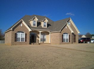 102 London Cv, Batesville, MS 38606