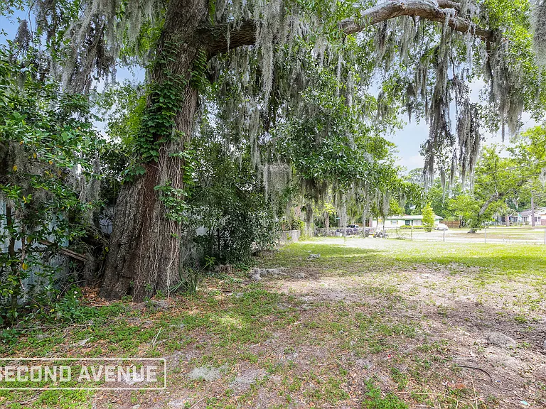 1021 Lake Forest Blvd — Photo 23