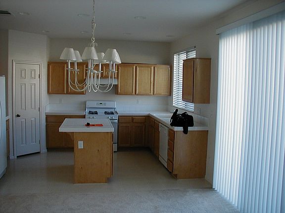 5th image of 688 Homewillow Ave