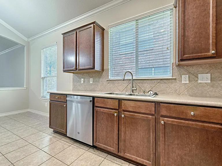 728 Mandalay Bay Dr — Photo 8