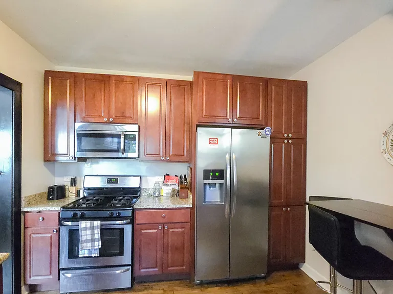 1827 1/2 W Winona St #2 — Photo 8