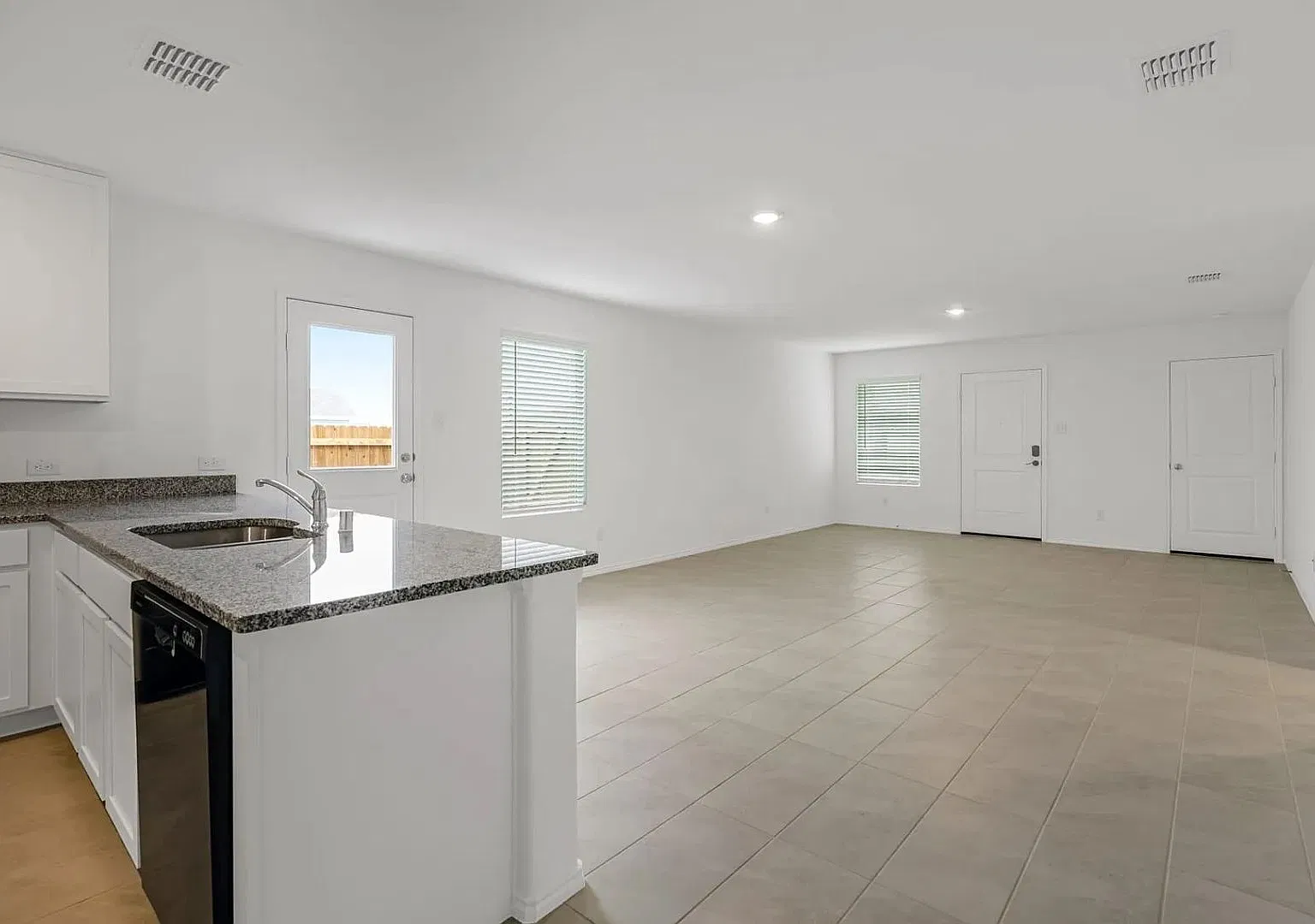 Room in 3 Bedroom Home in McKinney — Photo 3