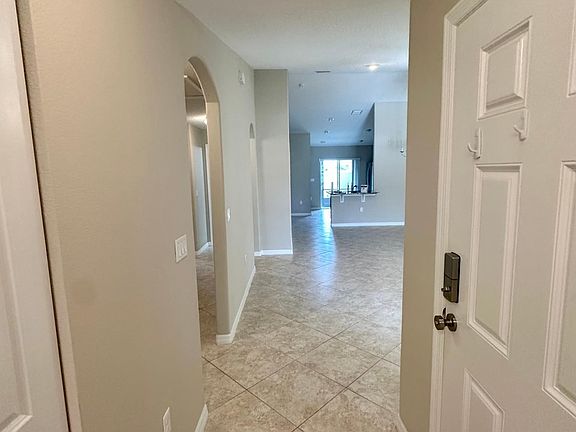 4th image of 10 Eton Ln #A
