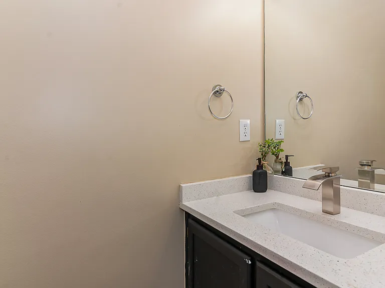 203 Brook Creek Dr — Photo 5