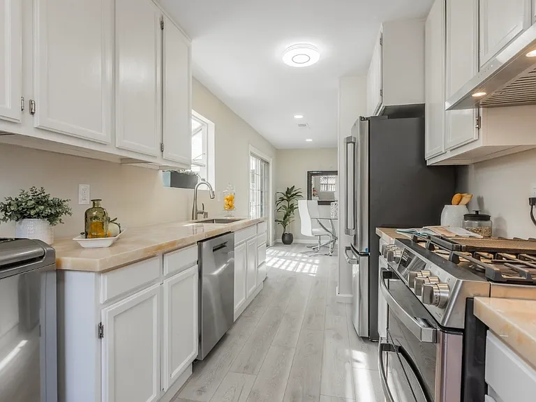 35267 Farnham Dr — Photo 5