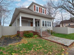 562 Laurel Hill Ave, Cranston, RI 02920