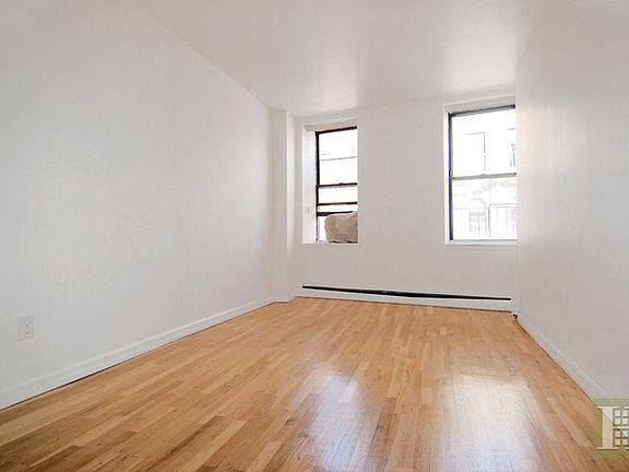 3rd image of 14 Prince St APT 5A