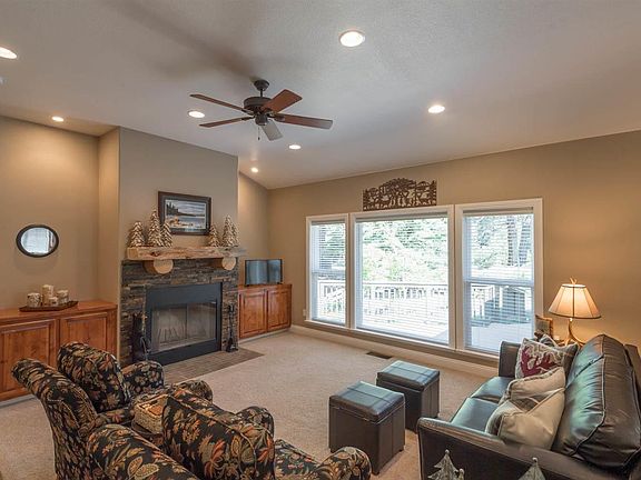 3rd image of 726 Red River Dr