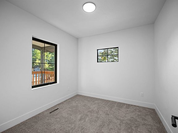 5th image of 2911 E Fairview Ave