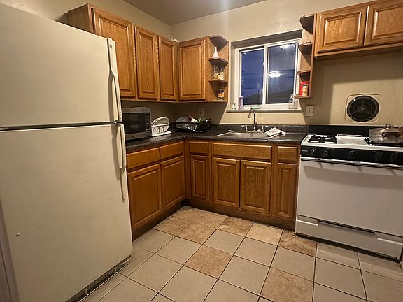 4th image of 840 E 227th St #2