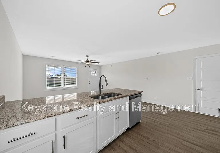 105 Mace Ln — Photo 4