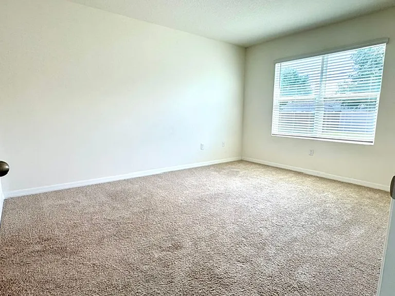 709 Versailles Ln — Photo 6