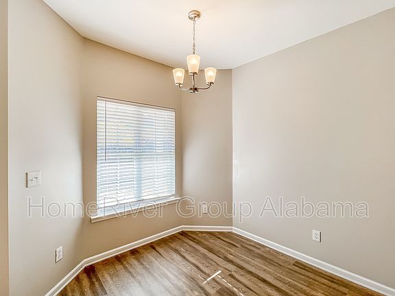 5th image of 1042 Fairbank Ln