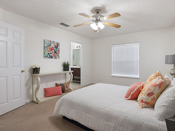 3rd image of 557 W CHANCELLOR Drive