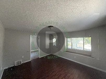 2305 Tate Ave — Photo 3