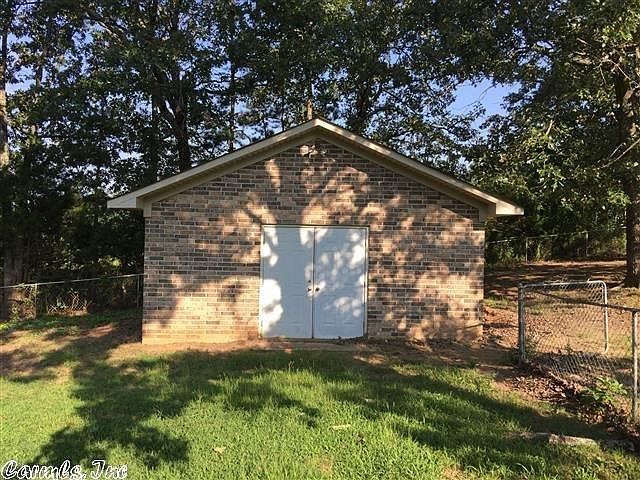 2nd image of 537 Lollie Rd