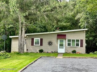 69 Diamond Hill Rd, Delmar, NY 12054