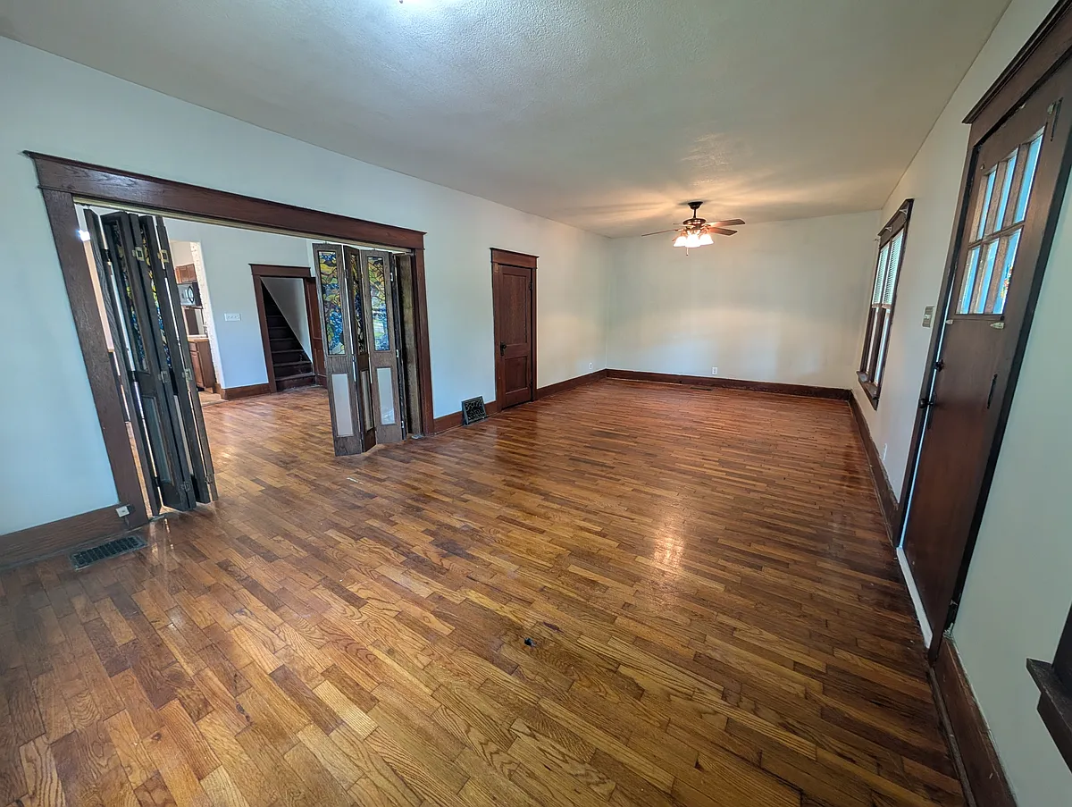 Living room - 300 SW Broadmoor Ave