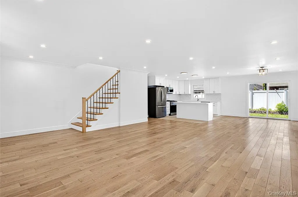 4 bed, 4.5 bath, 2639 sqft, $10,500 — Photo 4
