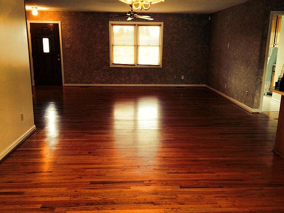 3rd image of 110 Antler Dr