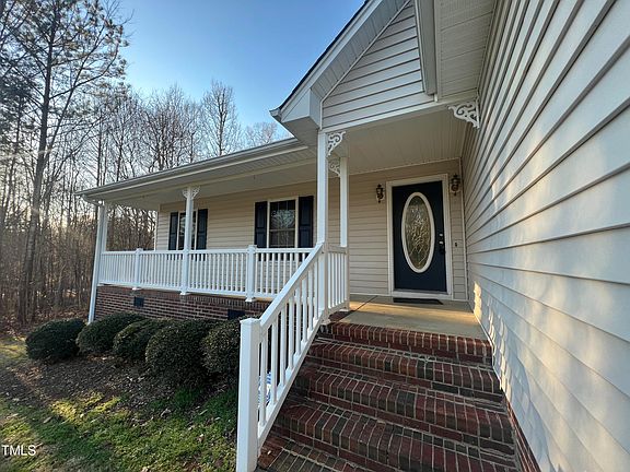 3rd image of 1235 Ravenwood Dr