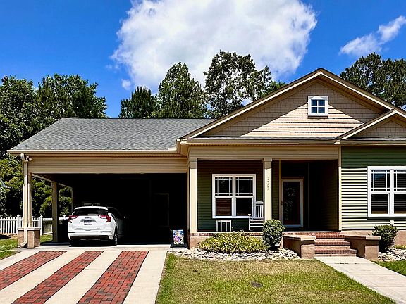 2nd image of 1725 Sassafras Court