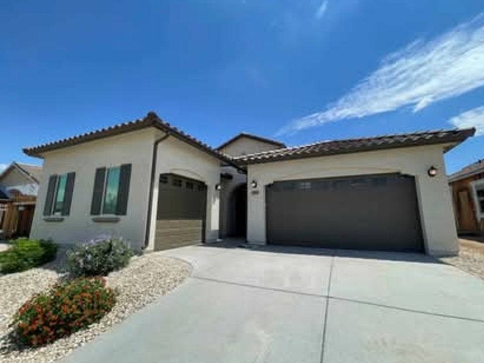 1st image of 11855 N 189th Ln