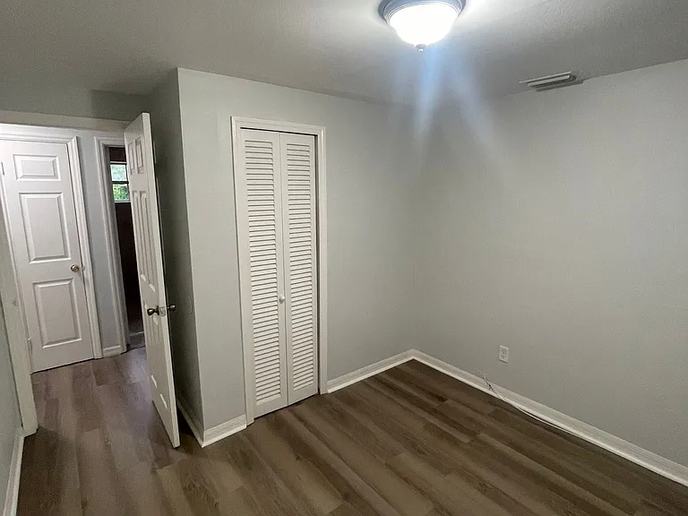 6022 W Clifton St — Photo 9
