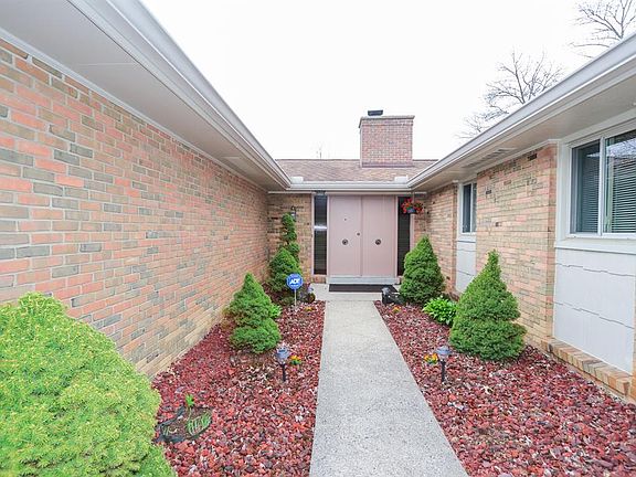3rd image of 7555 Huckleberry Ln