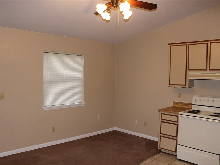1253 Continental Ct — Photo 3