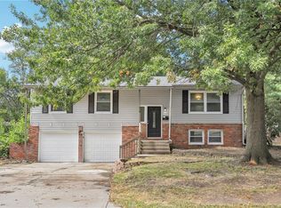 614 NW Fair Ln, Lees Summit, MO 64063