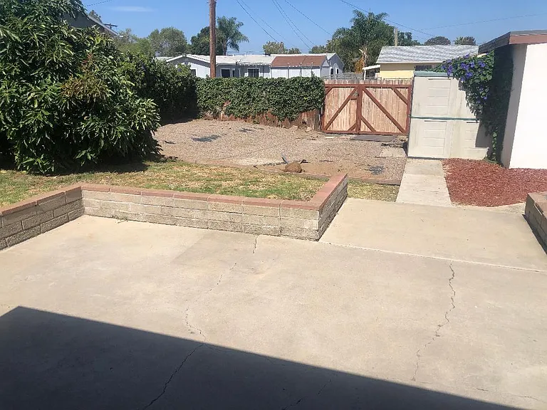4555 Clairemont Dr — Photo 13