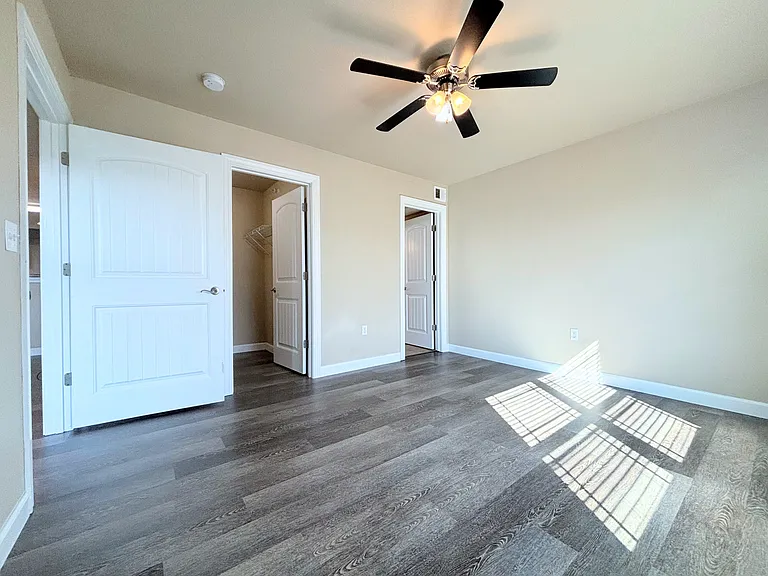 1427 Genesis Dr #8 — Photo 8