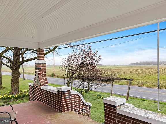 4th image of 2085 Harney Rd