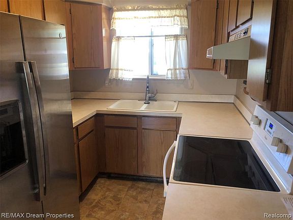 3rd image of 42592 Plymouth Hollow Dr #55