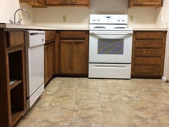 4th image of 303 Briar Cir E