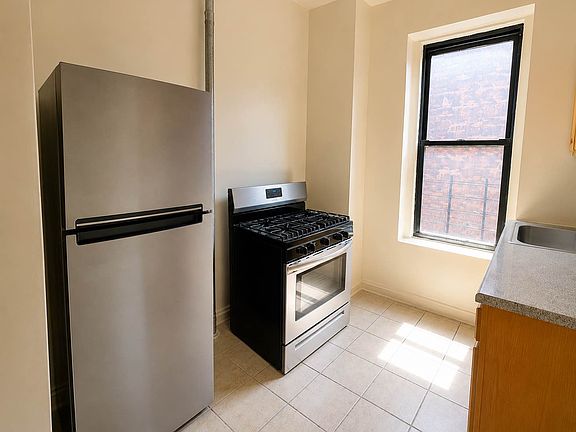 3rd image of 1964 Grand Concourse APT 2G