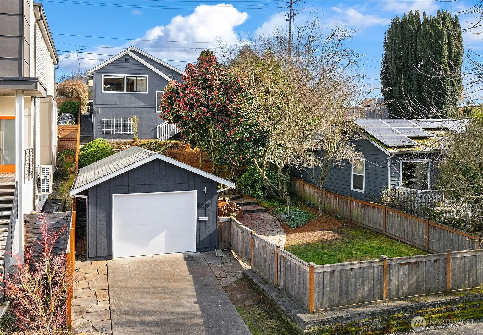 4432 40th Avenue SW photo 1