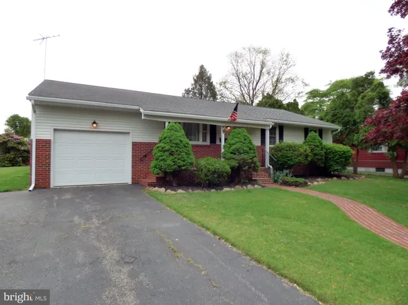 321 S Johnson St, Penns Grove, NJ 08069