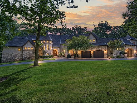 2nd image of 3208 S Thornridge Drive