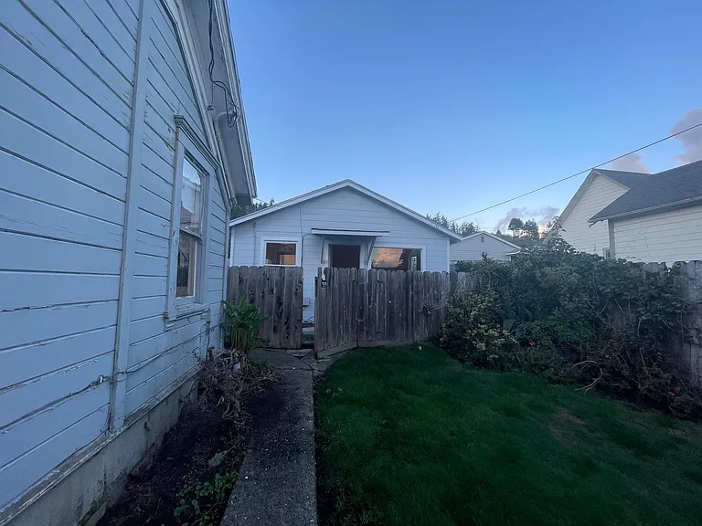 576 Main St — Photo 44
