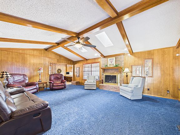 3rd image of 2522 Evergreen St