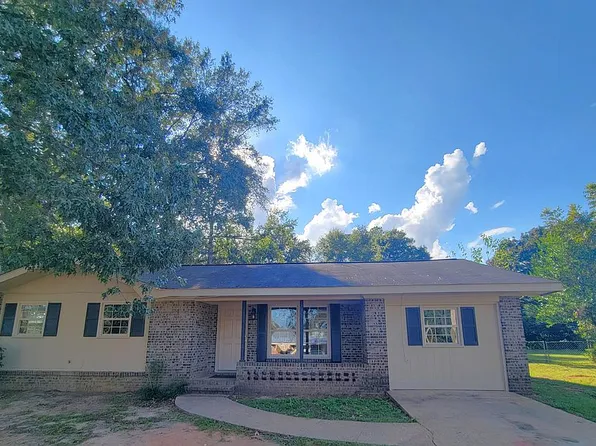 3205 Dena Dr, Dothan, AL 36303