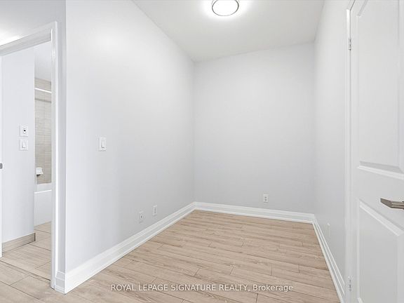 5th image of 6 Eva Rd #Gl5