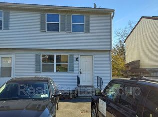 11 Limerick Dr APT B, Albany, NY 12204