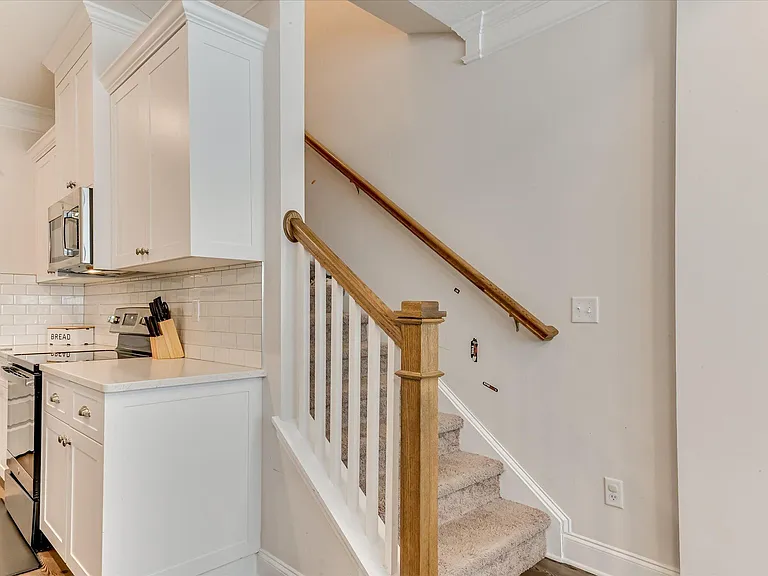 1055 Linsmore Ave — Photo 19