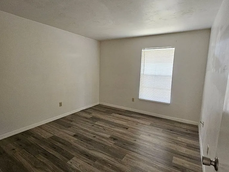 120 SW Trafalgar Pkwy — Photo 22